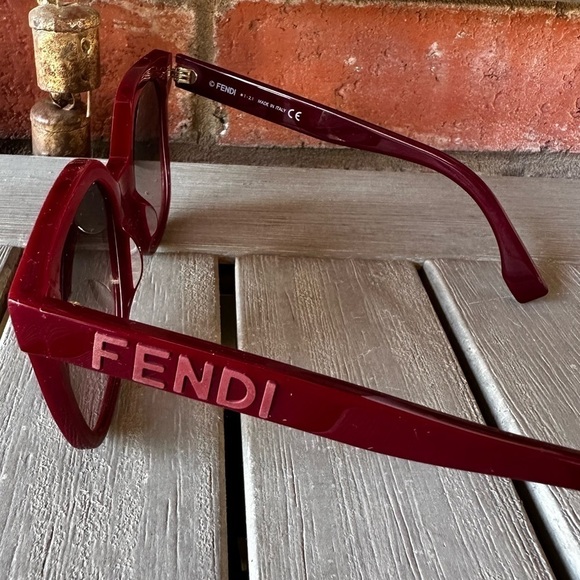 FENDI FE40007I Sunglasses Burgundy Embossed Temples Gradient 2 tone lenses New - Picture 3 of 16